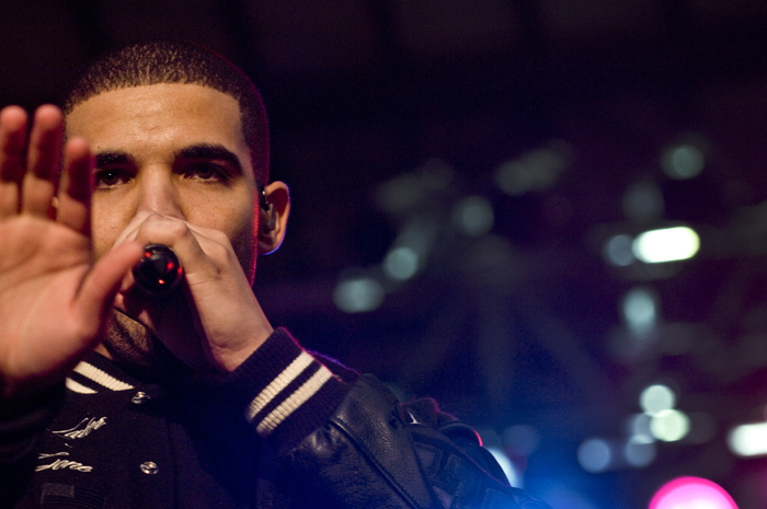 Drake (aka the guy whose head comes all apart in the Gatorade video) opened for Mary J. Blige at Bumbershoot.