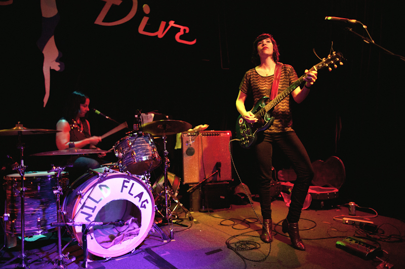 Drummer Janet Weiss and guitarist Carrie Brownstein.