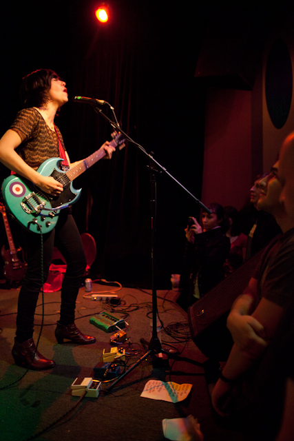 Carrie Brownstein sings to a sold out High Dive.