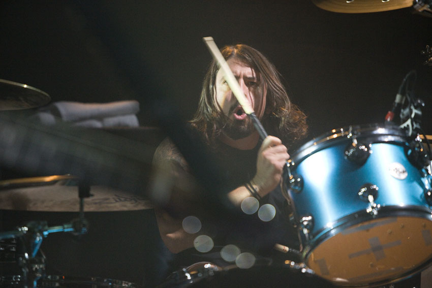 Grohl doing what he does best.