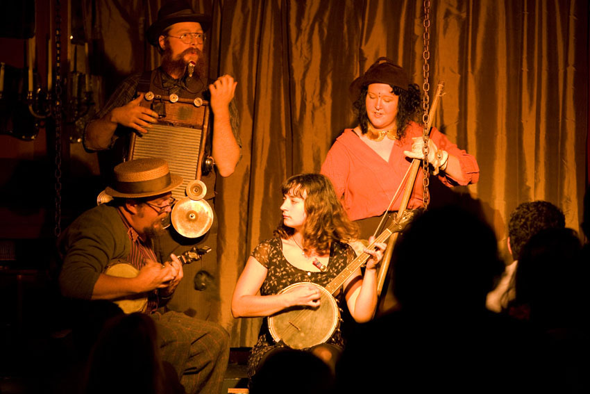 The Blair Street Mugwumps perform during the intermission.