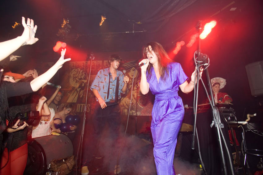 Sap'n bring some electro-pop.