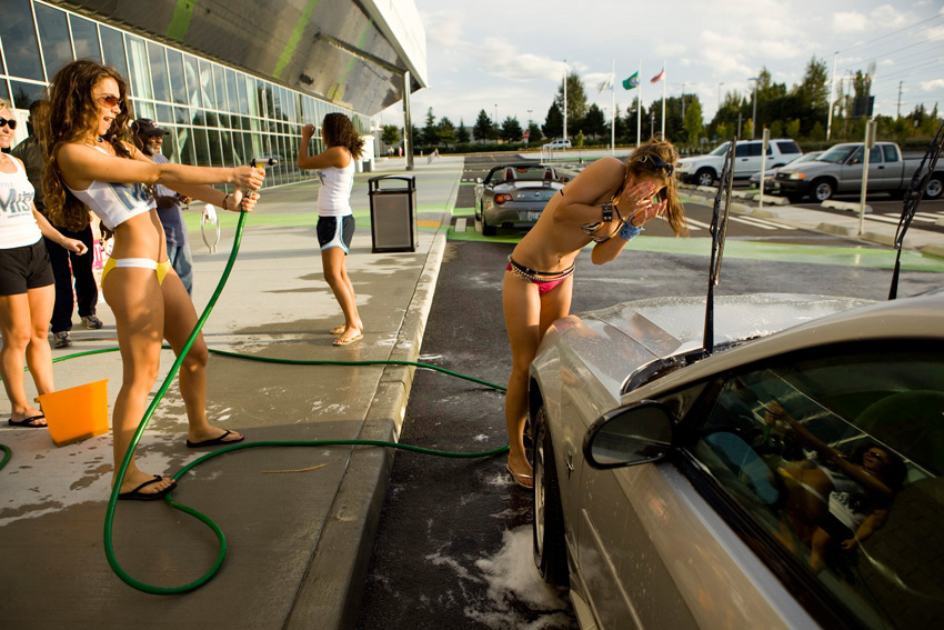 Cornerback Harper Boiz (former Seattle Weekly covergirl) psychs teammateA Center Jenna Bloczynski out.