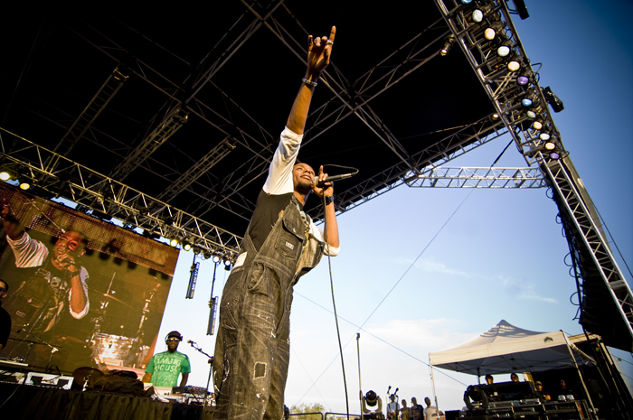 Mos Def in his overalls.