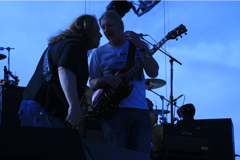 Trucks explains to Warren Haynes that if he didn't wear a watch, Ain't Wasting Time No More, would never end.