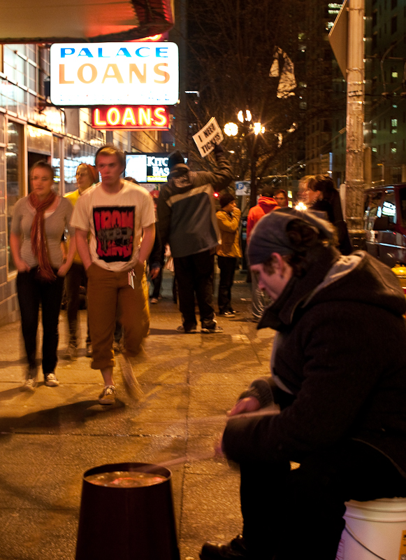 The obligatory busker outside. Hot dog stand not pictured.