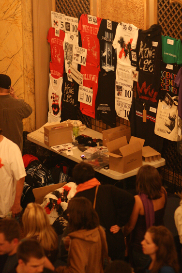 Pictures of Kings of Leon (and their fans), Monday, Oct. 20 at