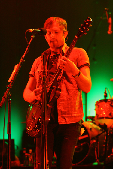 Pictures of Kings of Leon (and their fans), Monday, Oct. 20 at