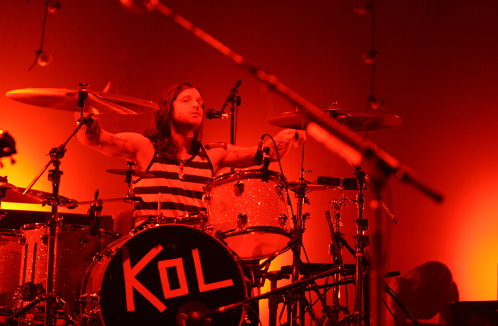 Pictures of Kings of Leon (and their fans), Monday, Oct. 20 at