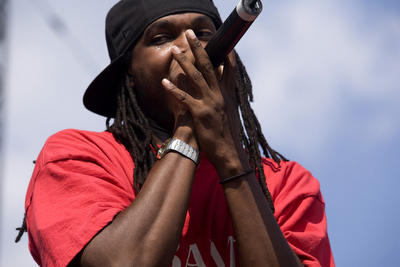 Bookoo One from Oakland, CA warms up the crowd before Del Tha Funky Homosapien takes the stage.