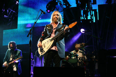 Live Review: Tom Petty at the Gorge: If you want setlist variation, go to a hippy show. Petty is a pro, and he delivered. I only went Saturday night, along with my 16 yr old son. If he hadn't played our faves, I'd have been disappointed. Jams sounded fresh, even tho they'd obviously rehearsed. His stage presence is immense, and the audience loved him. And what's with the slam on Winwood? Great opener. Bit o' history there, cool groove, almost like seeing Traffic. Enjoy the music, lose the expectations. - Submitted by mossman