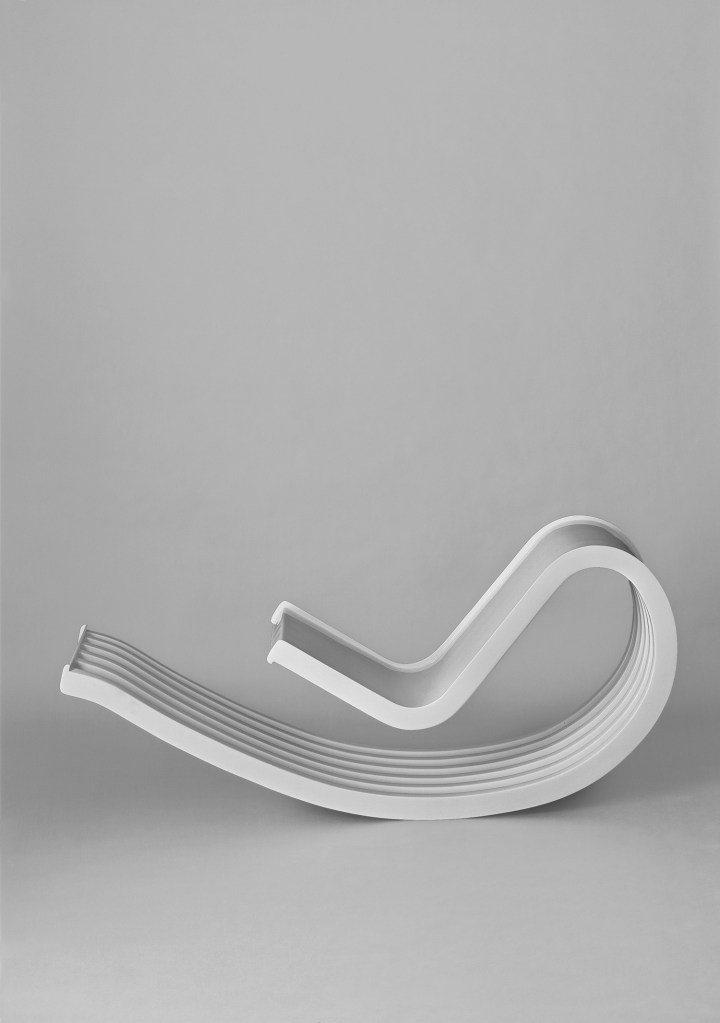 The Dondolo chaise lounge.