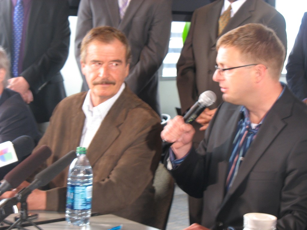 Vicente Fox and Jamen ShivelyPhoto by Nina Shapiro