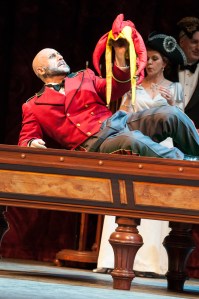 Pity the fool. Vratogna as Rigoletto.Elise Bakketun