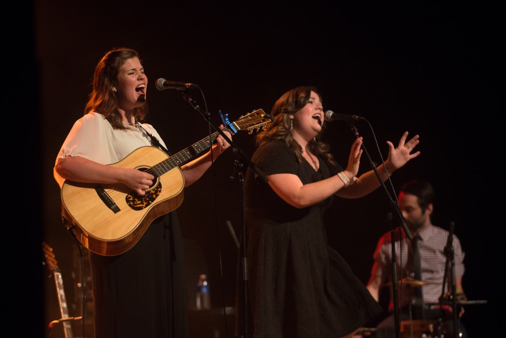 It was really fun to watch this group, their set wasn't terribly long, as is usual for openers, but they kept the crowd capitvated.