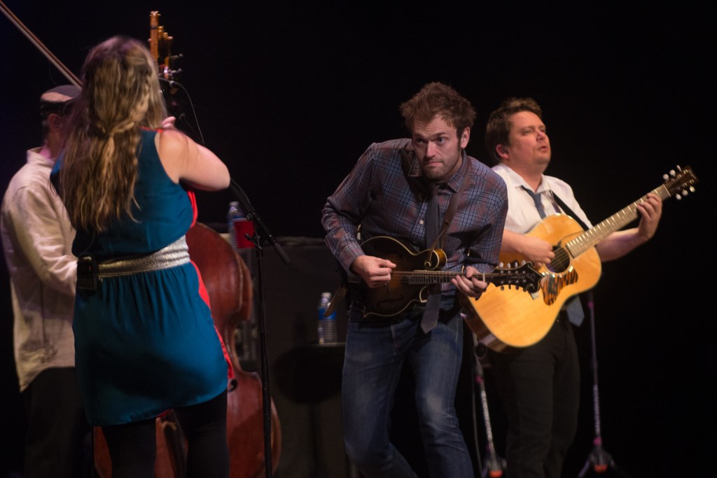 Chris Thile's antics made everyone giggle in spite of themeslves. He was quite goofy on stage but I fell for it hook line and sinker.