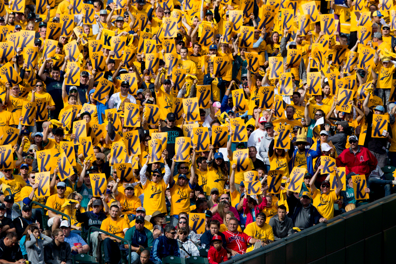 Fans in King's Court show support for Hernandez during a jam.