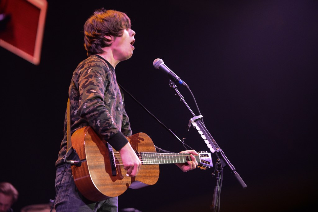 Jake Bugg had a charming easy-going style that pleased the crowd. Photo by Morgen Schuler