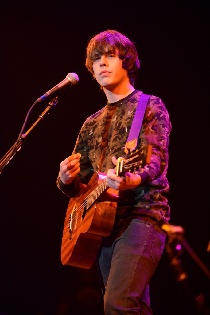 Jake Bugg had a charming easy-going style that pleased the crowd. Photo by Morgen Schuler