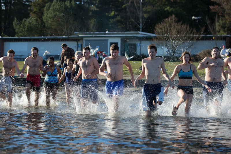 A late-coming group takes the plunge together