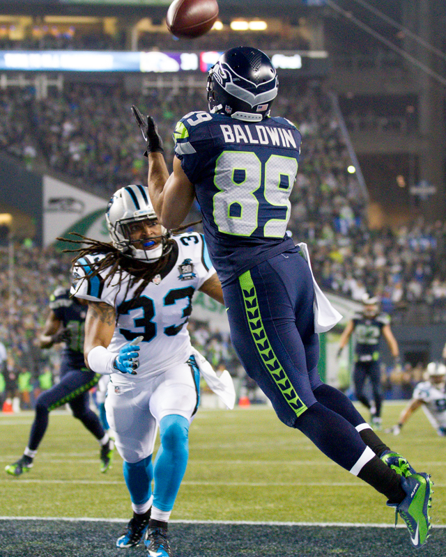 Seahawks receiver Doug Baldwin catches a 16-yard touchdown pass in the first quarter, putting the Seahawks up 7-0.
