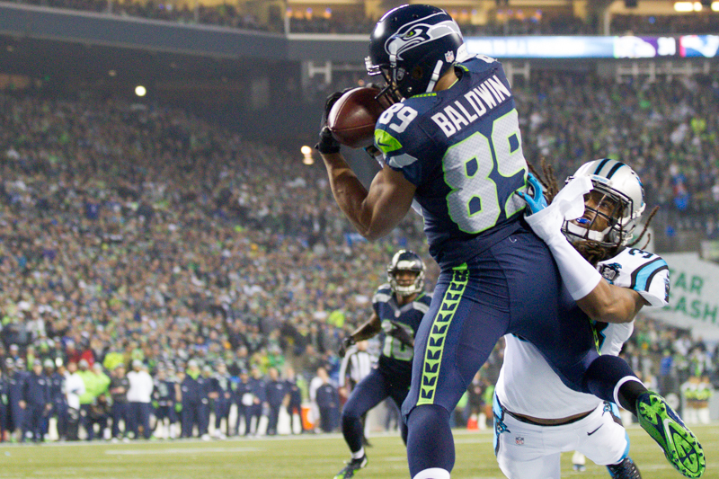 Seahawks receiver Doug Baldwin catches a 16-yard touchdown pass in the first quarter, putting the Seahawks up 7-0.