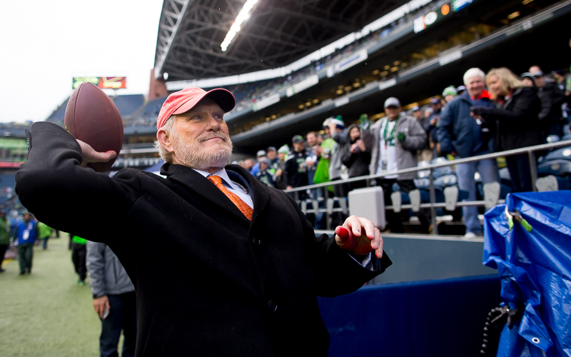 Fox Sports commentator, and four-time Super Bowl champ, Terry Bradshaw gets the rust out.