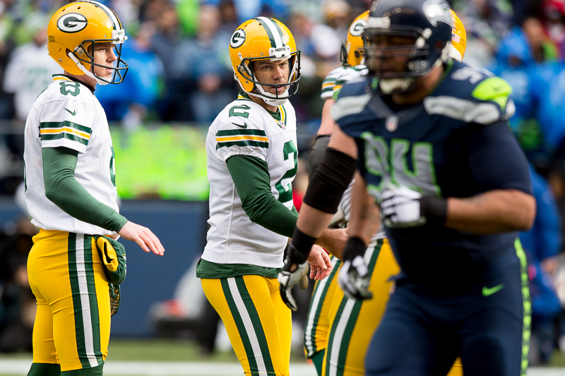 Green Bay kicker Mason Crosby congratulates teammates after hitting a 19-yard field goal in the first quarter to put Green Bay up 6-0.