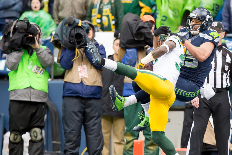 Packer cornerback Sam Shields intercepts a pass intended for Jermaine Keares in the end zone in the second quarter.