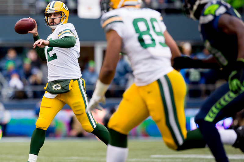  Russell Wilson holds up the NFC Championship trophy for all the 12s