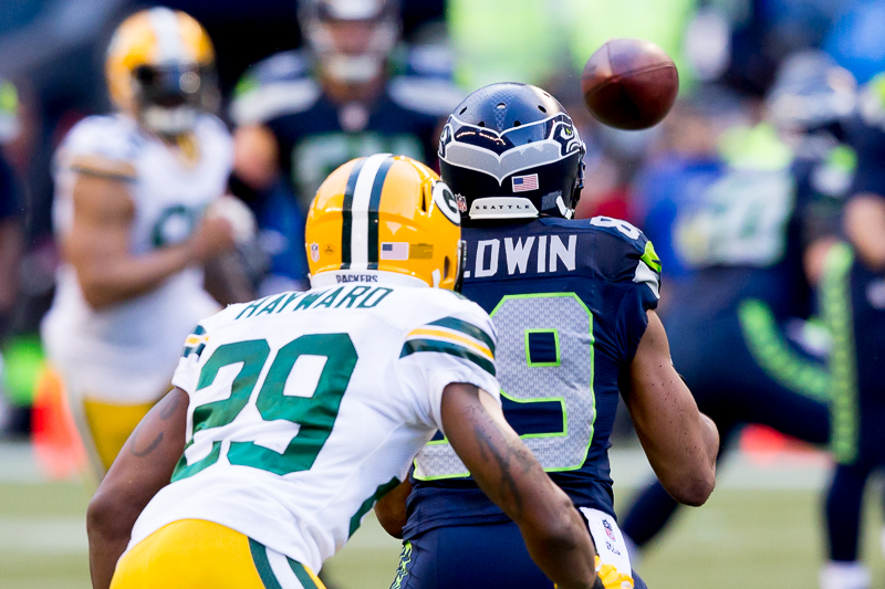Doug Baldwin catches a 22-yard pass.