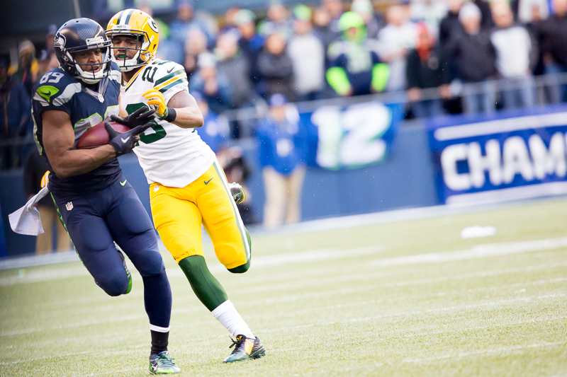 Doug Baldwin catches a deep pass in overtime.