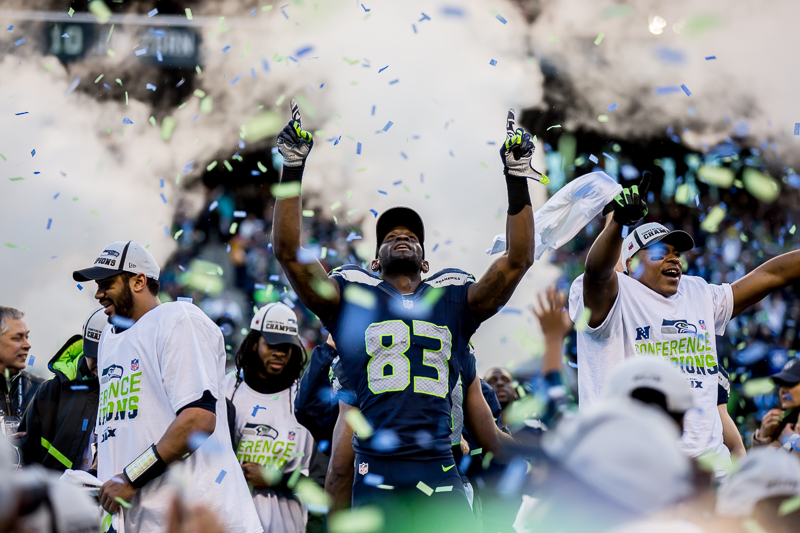  Russell Wilson holds up the NFC Championship trophy for all the 12s
