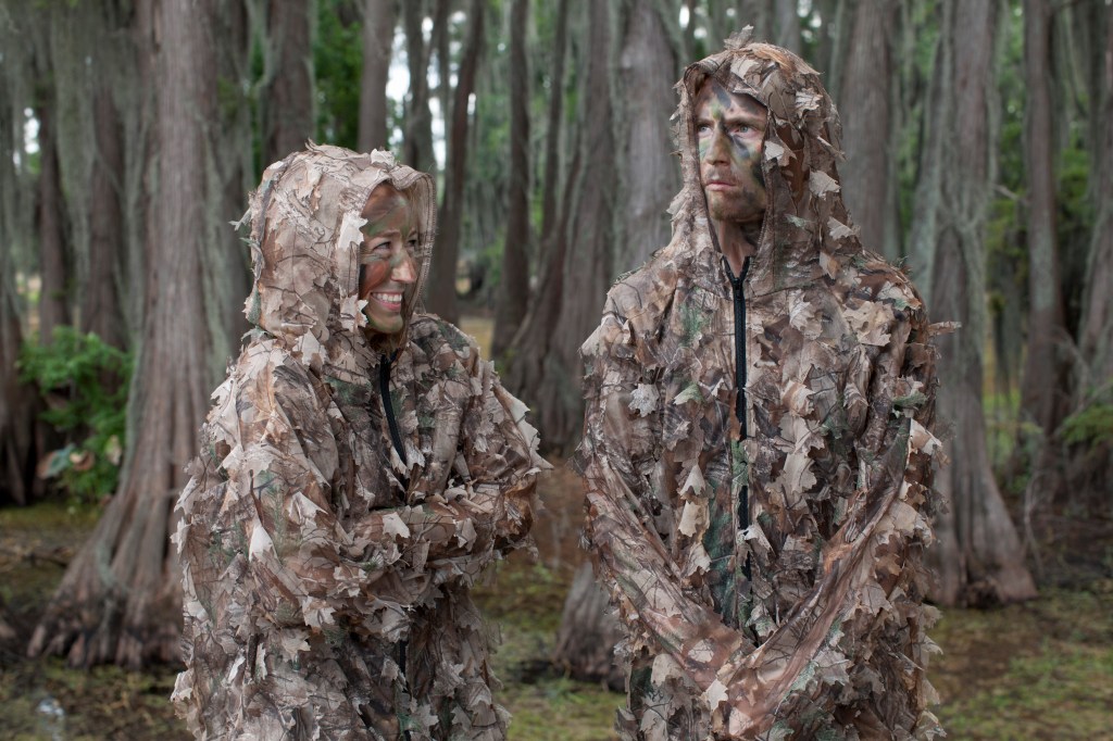 Sandilands and McNicol prepare to hunt hogs.