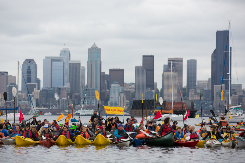 Hundres of kayaktivists line up in Elliot Bay.