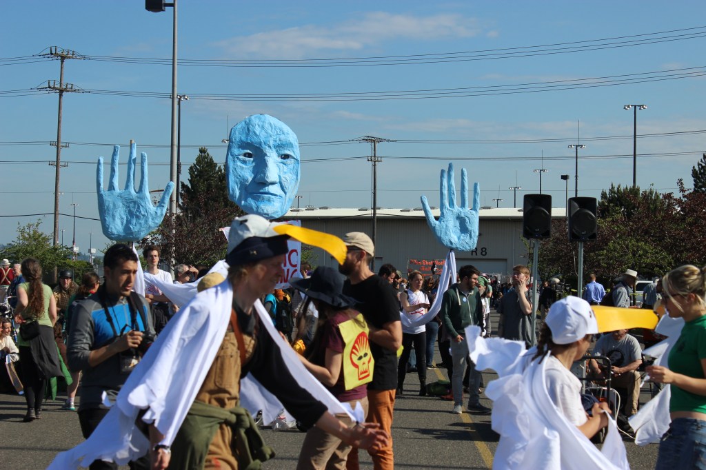 Protests of Shell Oil's mooring of the Polar Pioneer continued on Monday,