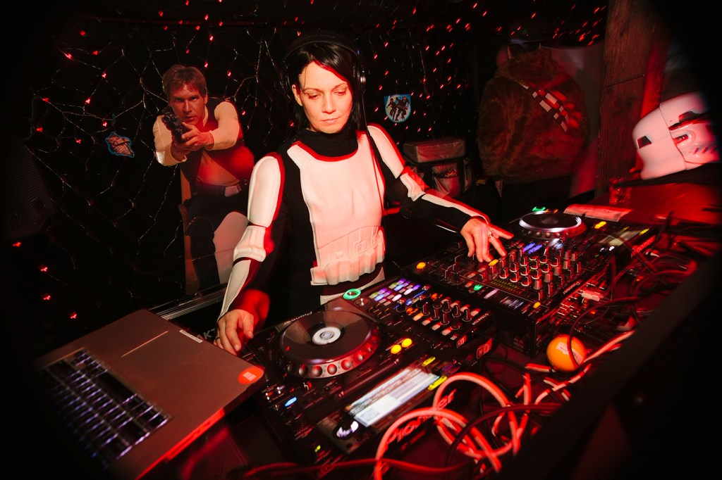 LeftAlign.221 Paradise Sunset Sessions on the Monkey Loft Rooftop For the second