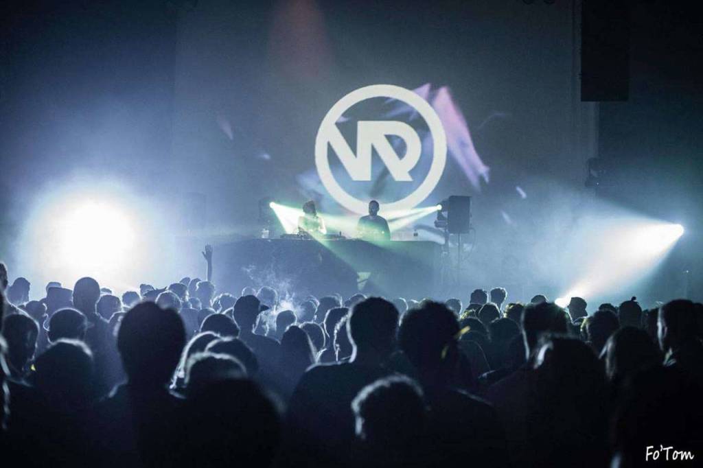 Quadrant and Iris performing at Le Bikini nightclub in France. Photo by Thomas Feugas