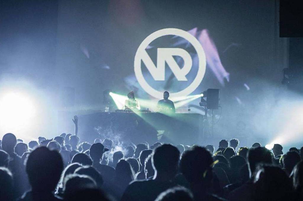 Quadrant and Iris performing at Le Bikini nightclub in France. Photo by Thomas Feugas