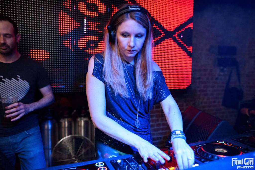 Karen Caplan, known as Iris, has been producing and playing drum and bass for more than a decade, both in Seattle and at international festivals. She lives in Seattle with her husband and fellow producer Leigh. Photo by Final Girl Photo