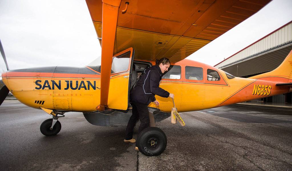 After loading passengers, San Juan Airlines pilot Rebecca Watson pulls chocks before piloting a Cessna 207 for an early morning flight to the San Juan Islands from Bellingham International Airport on Tuesday. The little airlinewill begin twice-daily scheduled flights from Everett to the San Juan Islands on May 1. (Andy Bronson / The Herald)