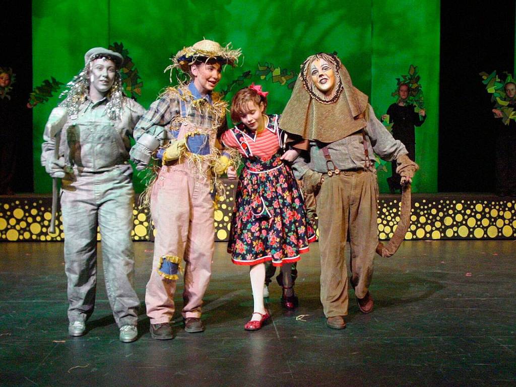 Caitlin Kinnunen plays Dorothy in Village Theatres KidStage production of The Wizard of Oz in 2003. (KidStage)