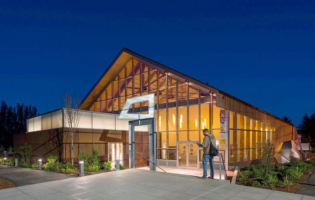 The Vashon Center for the Arts opened its new facility in 2016. The facility includes a 300-seat performance hall and art gallery. (LM Architects)