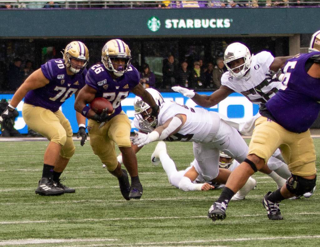 Huskies fall to Ducks, 35-31 | Photos