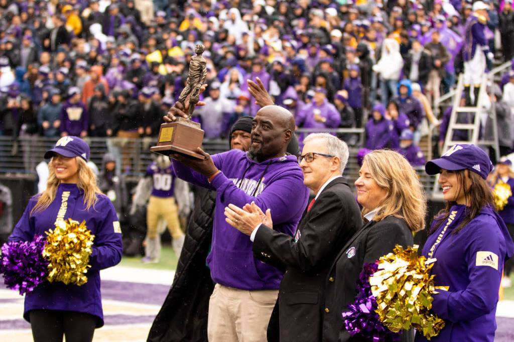 Huskies fall to Ducks, 35-31 | Photos