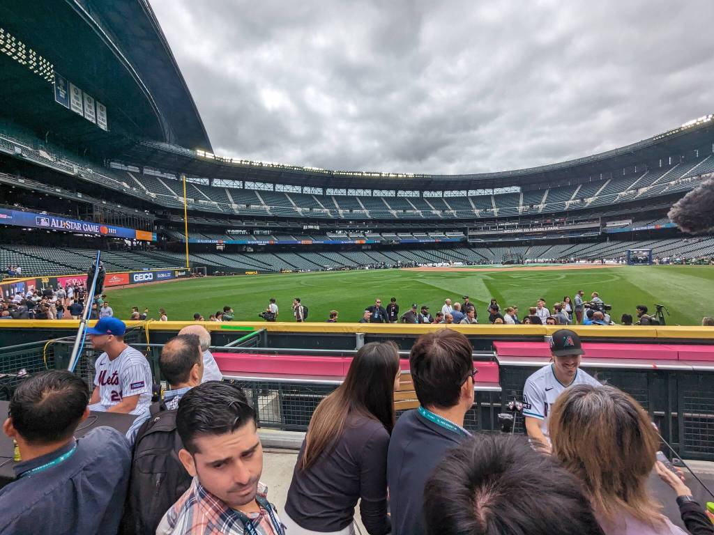 Lakeside (Sea) H.S. alumni Corbin Carroll (right) sits next to New York Mets 1B/DH Pete Alonso (left). Ben Ray / The Mirror