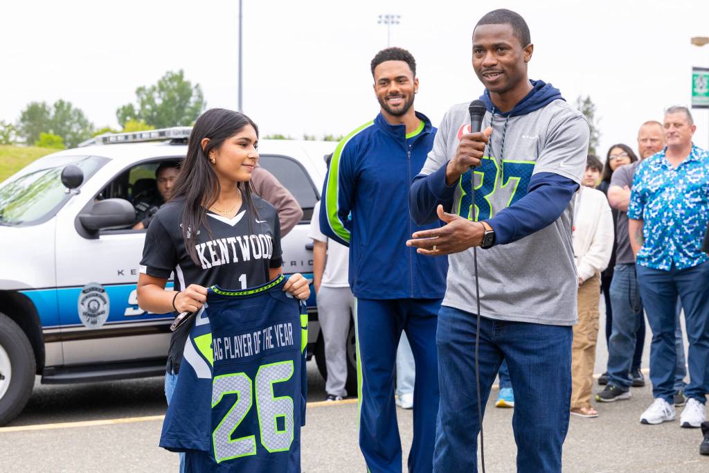 Seahawks name Kent student as Flag Football Player of the Year ...