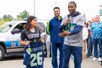 Diya Thomas handed the player of the year jersey from former Seahawks wide receiver Ben Obomanu. Photo provided by Robby Mullikin.