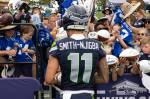 Jaxson Smith-Njigba signs autographs for fans. Photo provided by Maria Dorsten